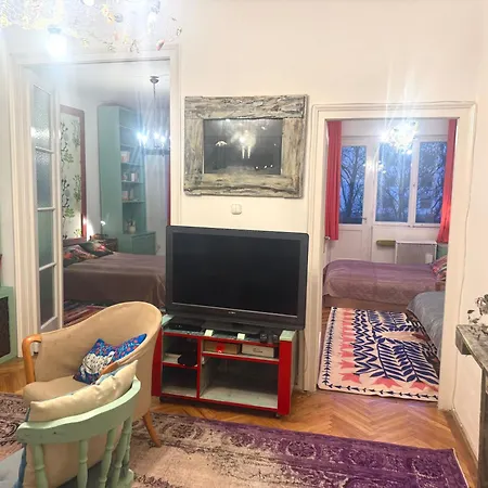 Cozy Arty Flat Near The Castle *