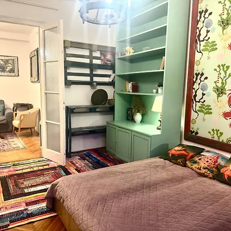 Cozy Arty Flat Near The Castle Apartmán