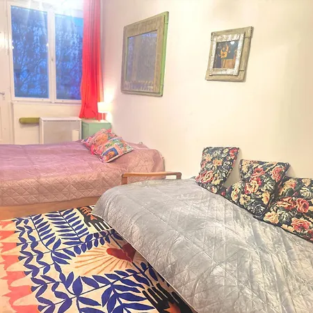 Cozy Arty Flat Near The Castle Apartmán